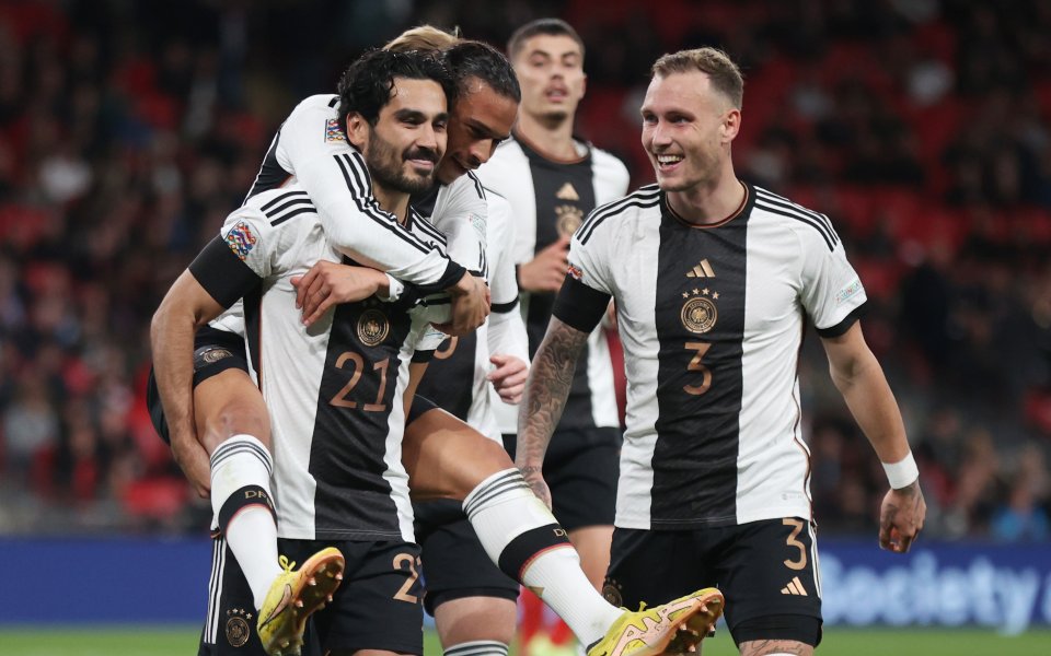 Отборите на Англия и Германия играят при резултат 1:2 в мач