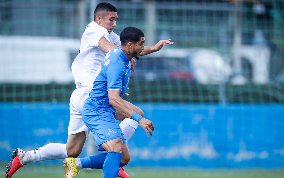 Отборите на Левски и Спортист Своге играят при резултат 1:1 в