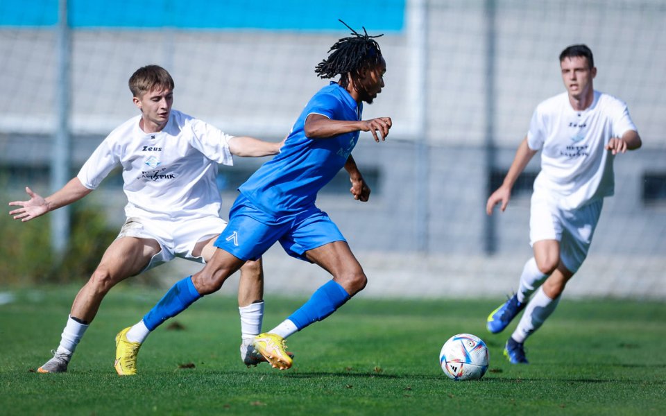 Отборите на Левски и Спортист Своге играят при резултат 1:1 в