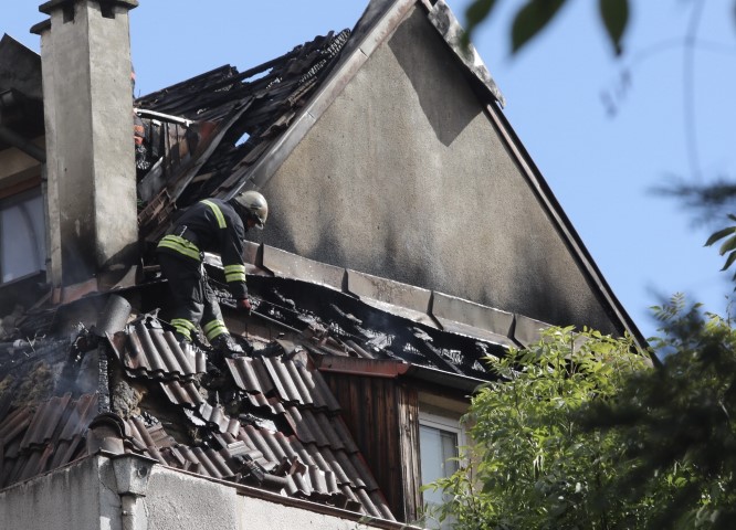 Пожар в жилищна сграда в София