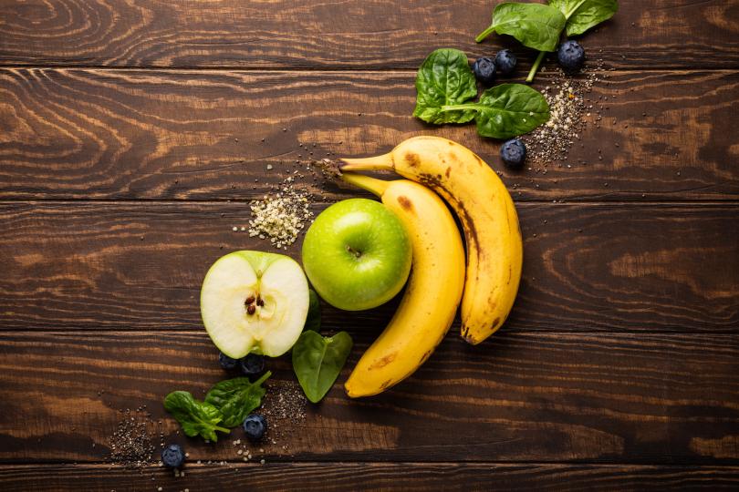 <p><strong>Плодове</strong></p>

<p>Някои плодове, като бананите и ябълките, губят част от своя вкус и текстура, ако бъдат поставени в микровълновата. Гроздето обаче ще експлоадира, а изсушените плодове ще започнат да пушат и ще донесат неприятен мирис в кухнята ви.&nbsp;</p>