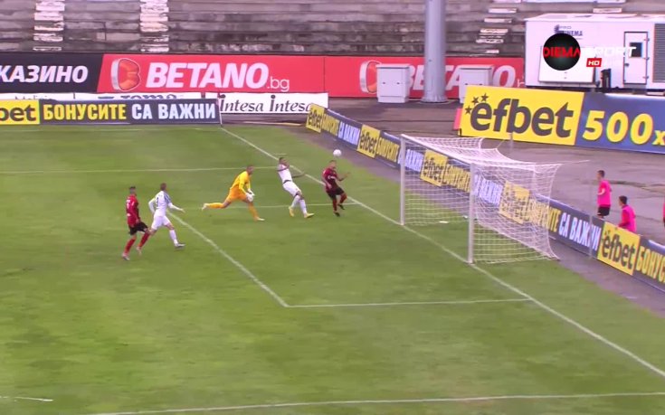 Локомотив София поведе в 