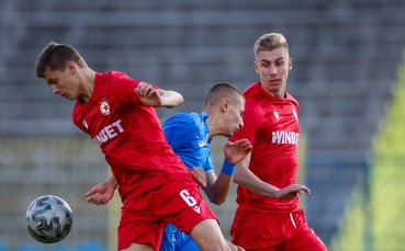 Дублиращите тимове на Левски и ЦСКА играят при резултат 0 1 в