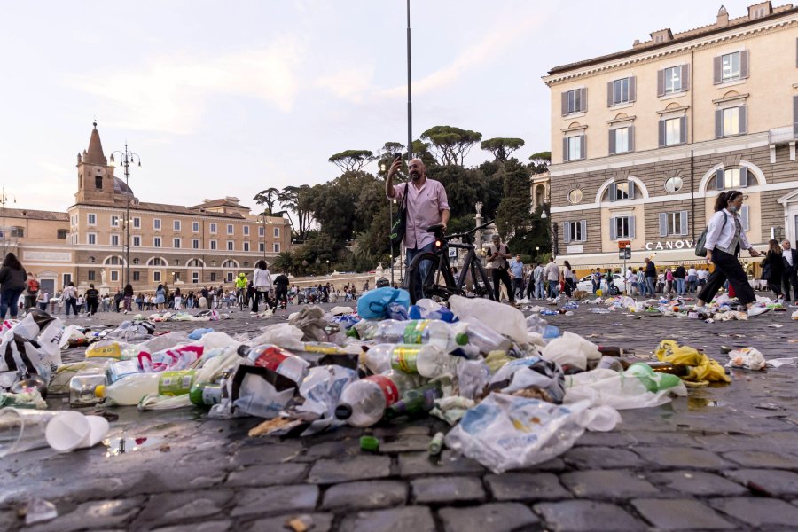 Феновете на Бетис с вандалски прояви в Рим1