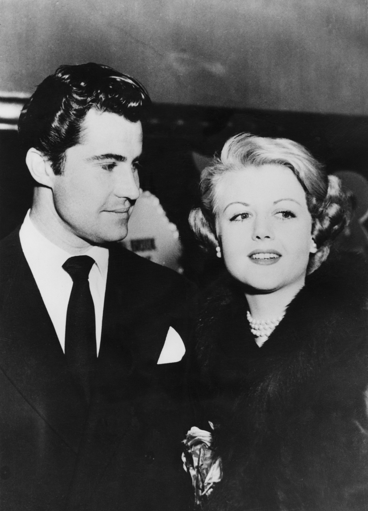 <p>Анджела Лансбъри със съпруга си, 1949 г.</p>