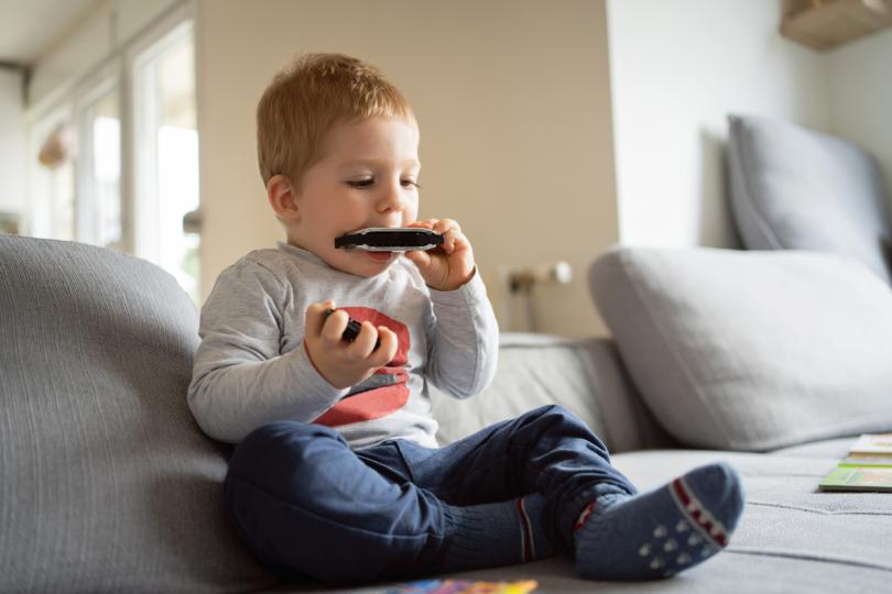 10 чудесни умения, които бебета и деца усвояват от музикалните инструменти