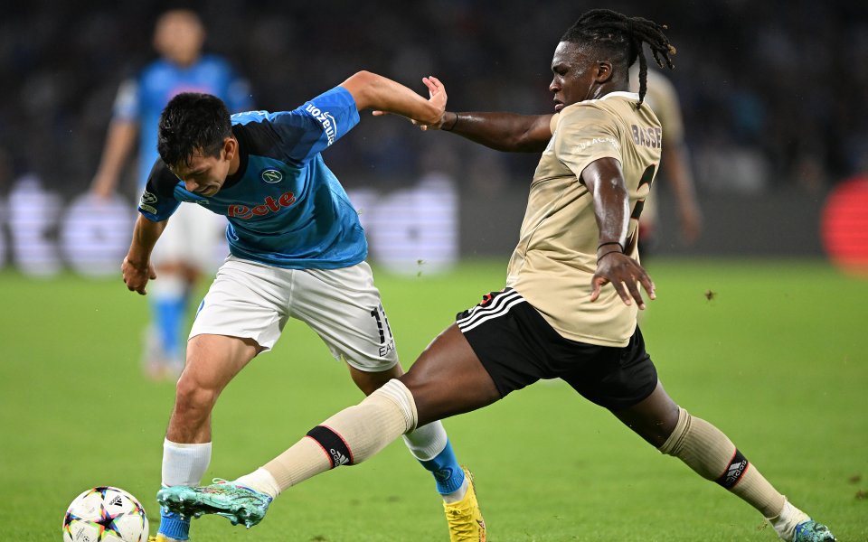 Наполи и Аякс играят при резултат 2:1 в мач от