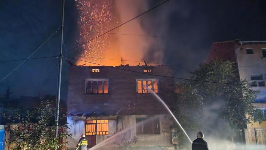 Пожар изпепели къща в Казанлък