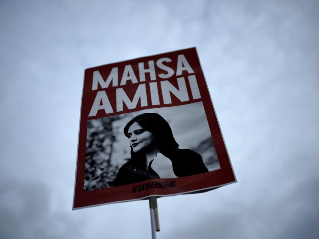 Семейството на иранската кюрдка Махса Амини, починала след арест миналата