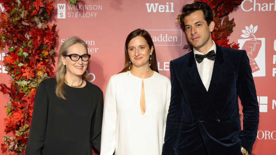 Доказвайки, че е модна икона точно като легендарната си майка,