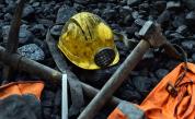 Трагедия, десетки миньори затрупани под земята в Полша