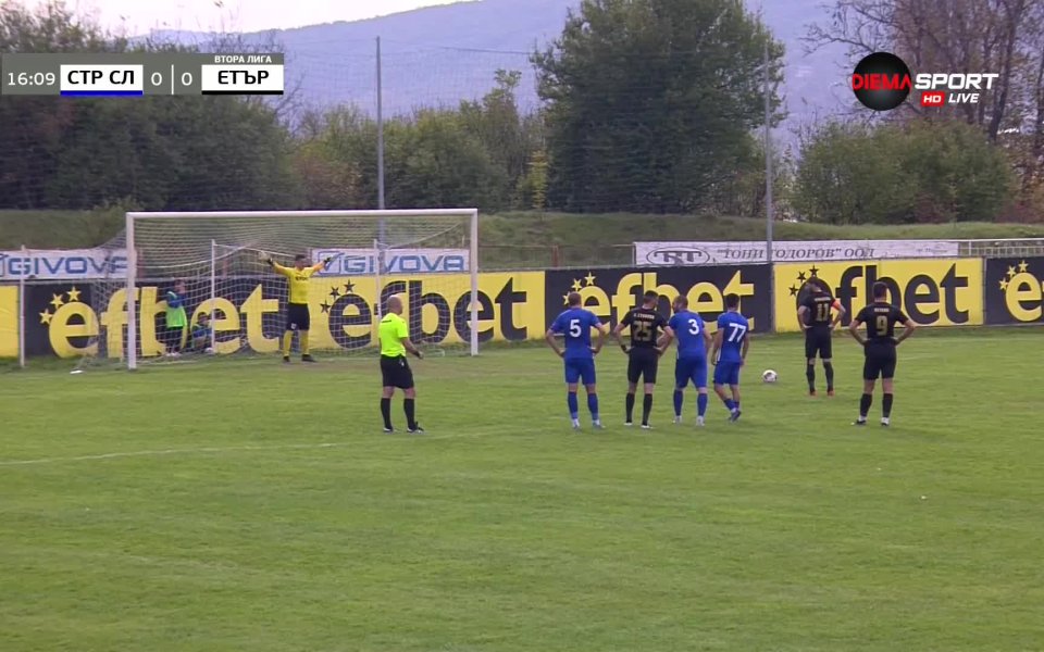 В 17-ата минута Евгений Илиев бе съборен в наказателното поле