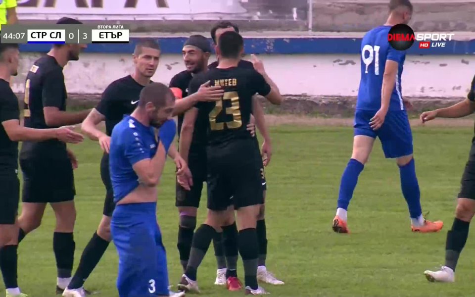 В 44-ата минута капитанът на Етър - Даниел Младенов бе