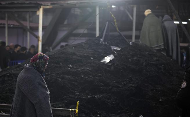 Затварят мината в Турция, в която загинаха 41 миньори