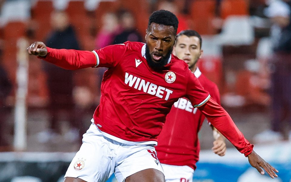 В бившия клуб на нападателя на ЦСКА Дюкенс Назон –