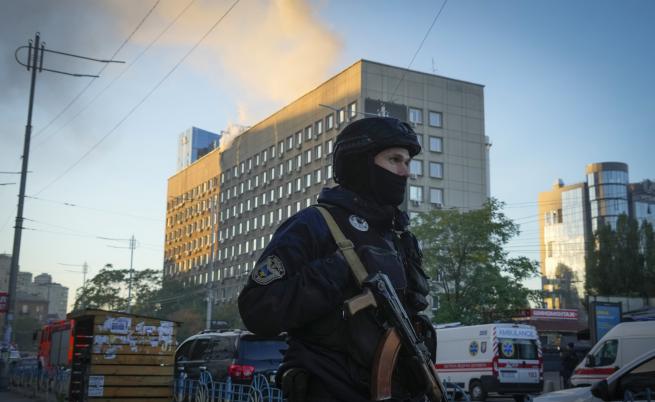 Експлозии разтресоха Киев, поразен от вълна от дронове камикадзе