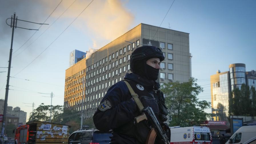 Експлозии разтресоха Киев, поразен от вълна от дронове камикадзе