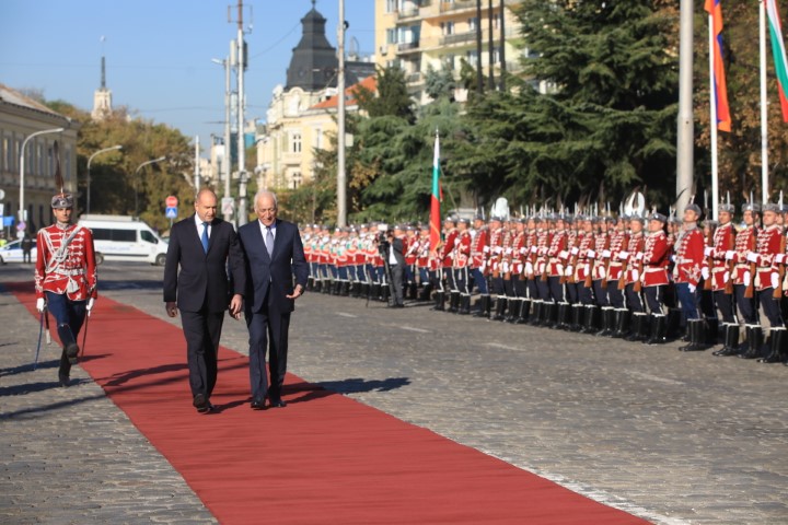 <p>Президентът на Армения Вахагн Хачатурян е на посещение у нас</p>