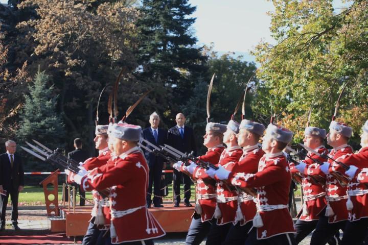 Президентът на Армения Вахагн Хачатурян е на посещение у нас