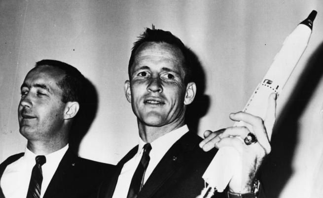  Джеймс Макдивит с Едуард Уайт 