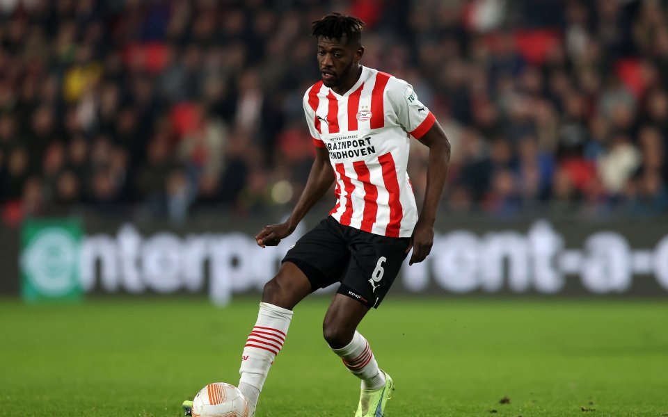 Барселона иска да се подсили в халфовата линия възможно най-скоро