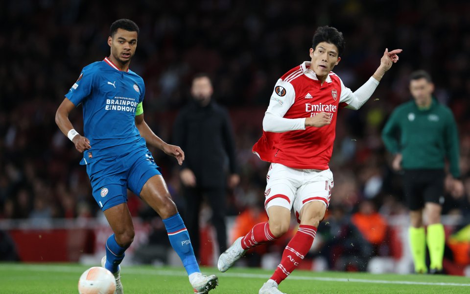 Арсенал и ПСВ Айндховен играят при в отложен двубой от