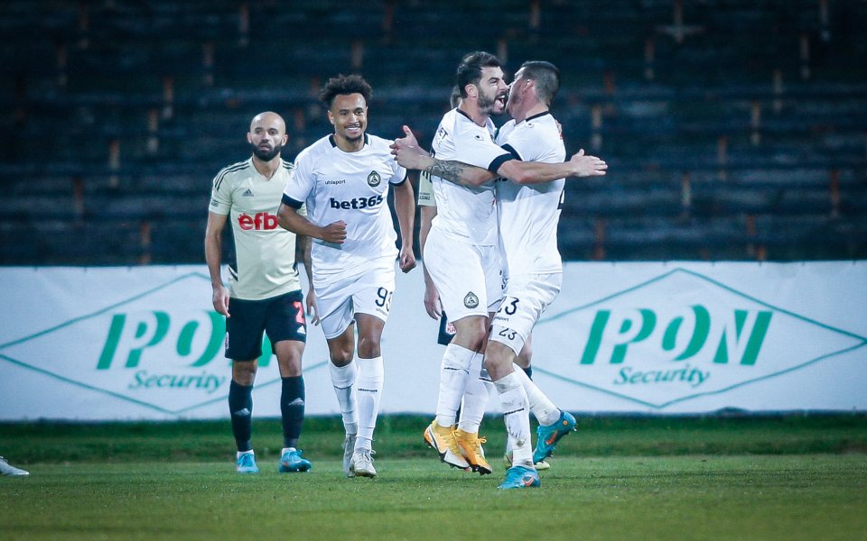 Отборът на Славия приема опашкаря Спартак Варна в първи мач