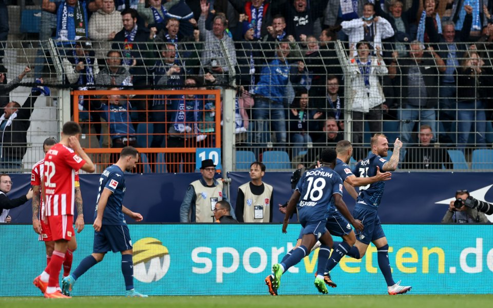 Лидерът в Бундеслигата Унион Берлин загуби с 2:1 като гост