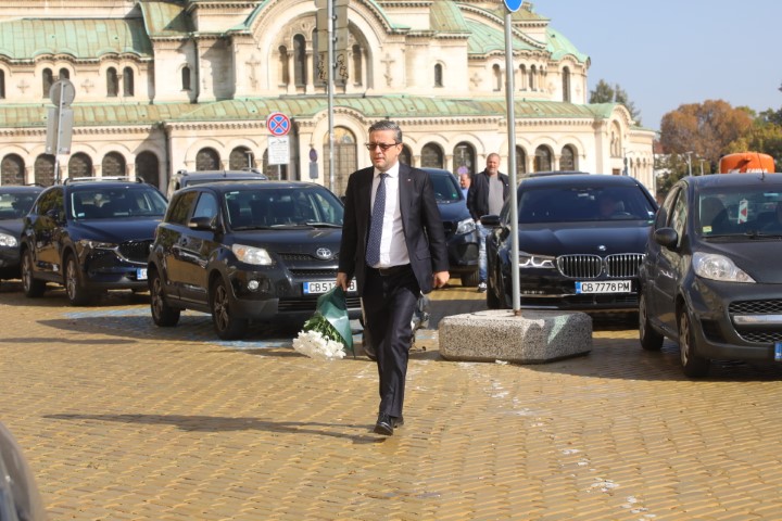 Последно сбогом с акад. Антон Дончев