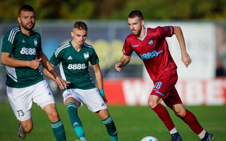 Пирин Благоевград и Септември София играят при резултат 0:1 в среща