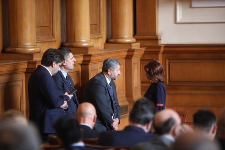 НС изслуша финансовия министър Росица Велкова