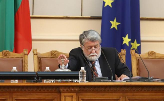 Напрежение в НС: Ще искат оставката на Вежди Рашидов