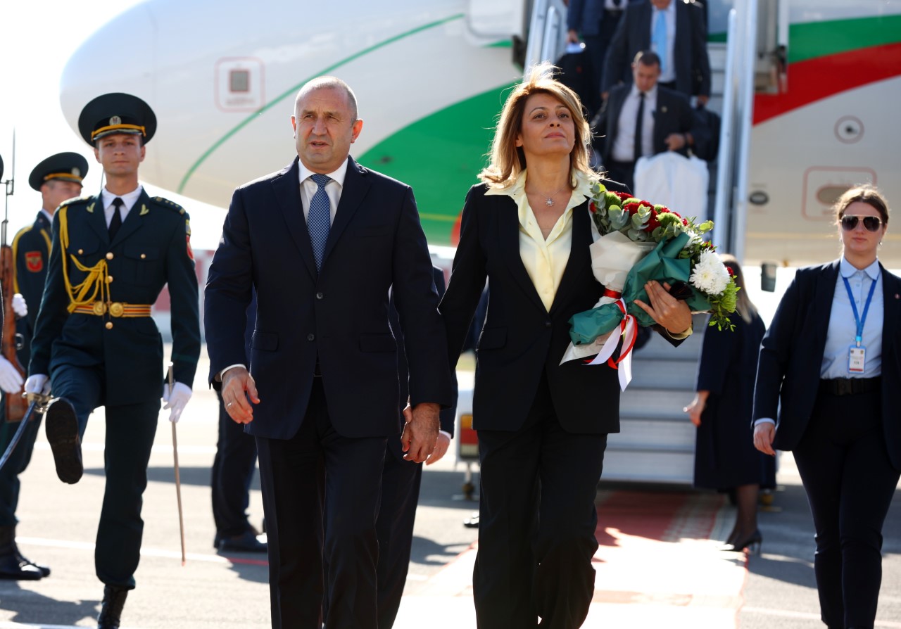 Българският държавен глава Румен Радев и неговата съпруга Десислава Радева пристигнаха на посещение в Република Молдова