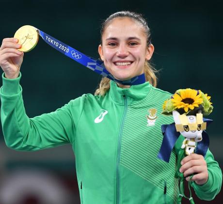 Със златния си медал от олимпиадата в Токио Ивет Горанова накара цяла България