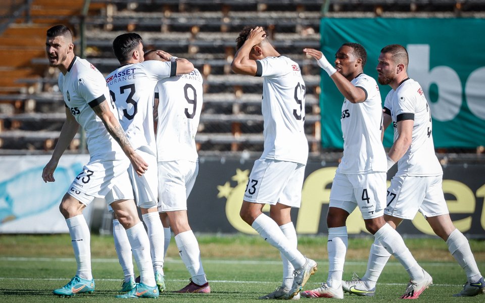 Отборите на Славия и Черно море откриват неделните сблъсъци в