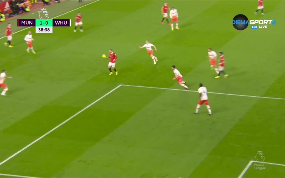 В 38-ата минута Манчестър Юнайтед поведе в резултата. Далот изпълни странично