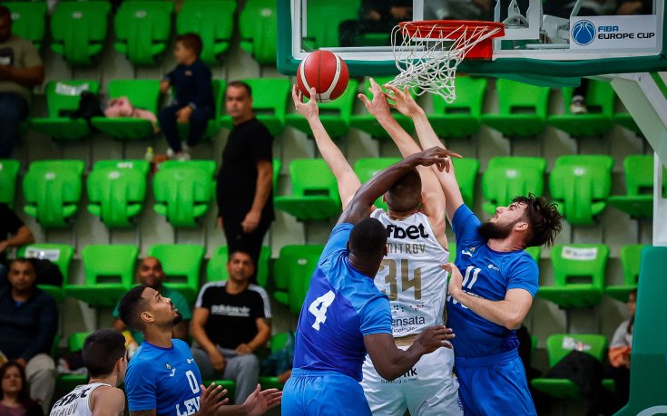 Левски приема Берое в зала 