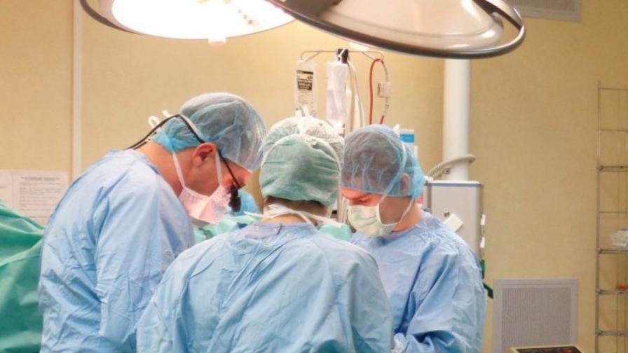 Уникална операция у нас: Хирурзи спасиха млад мъж от ампутация