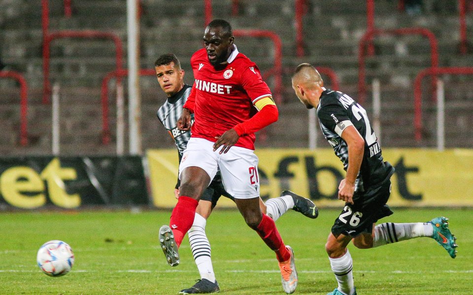 Отборите на ЦСКА и Локомотив София играят при 0:0 в мач