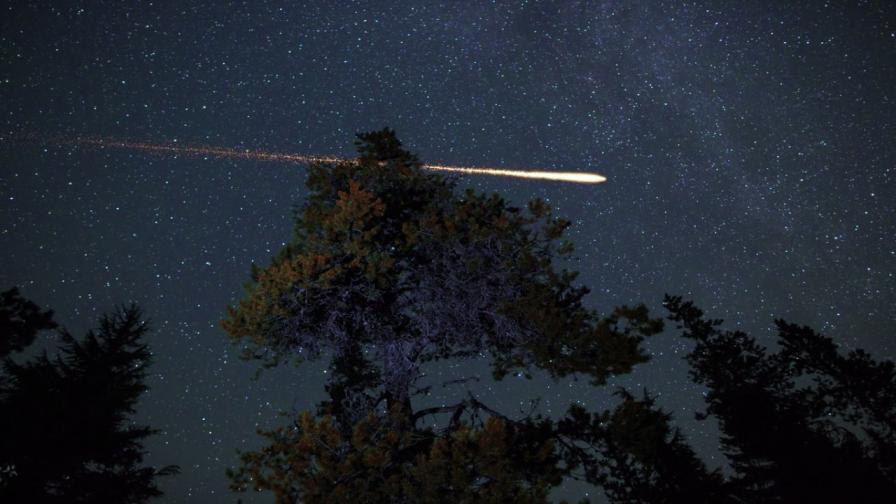 Учените с нова теория: Животът на Земята е долетял върху метеорит