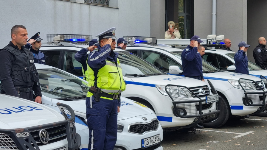 <p>Минута мълчание и вой на сирени в цялата страна в памет на убития Петър Бъчваров</p>