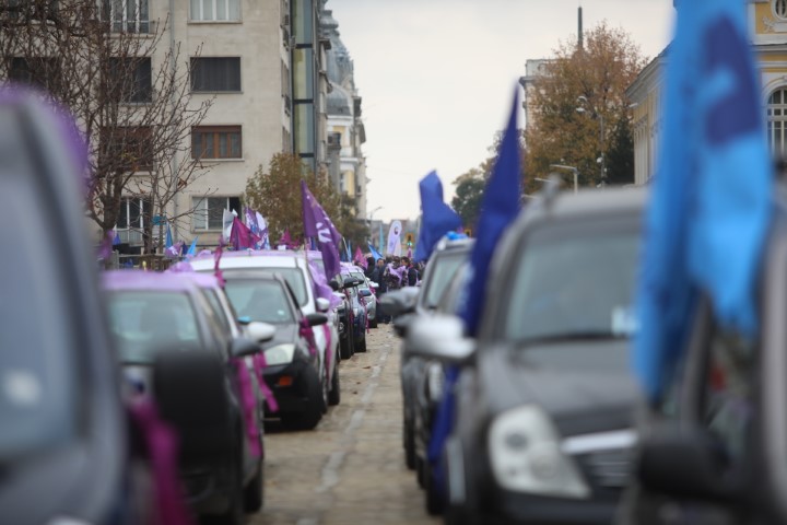 <p>Синдикатите на протест пред Народното събрание</p>