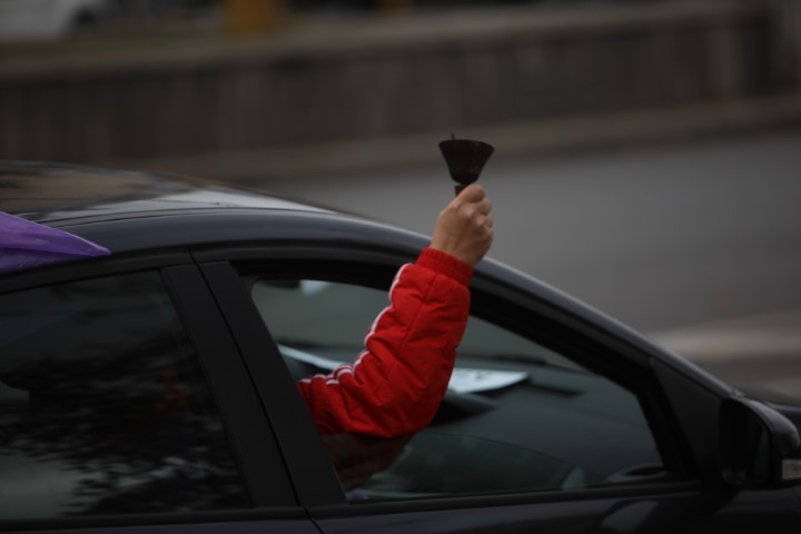 На протестно автошествие потеглиха синдикатите след митинга пред парламента