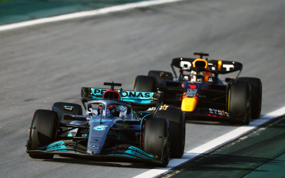 Пилотът на Мерцедес - Джордж Ръсел успя да вземе лидерството