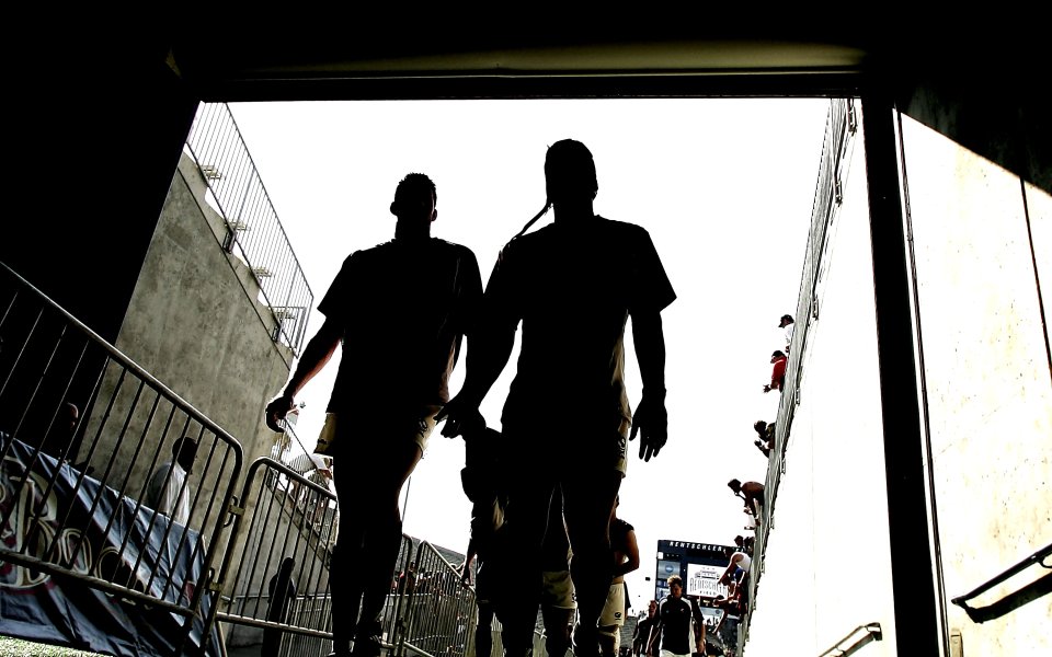 Двама съотборници от тим от Висшата лига са обявили, че