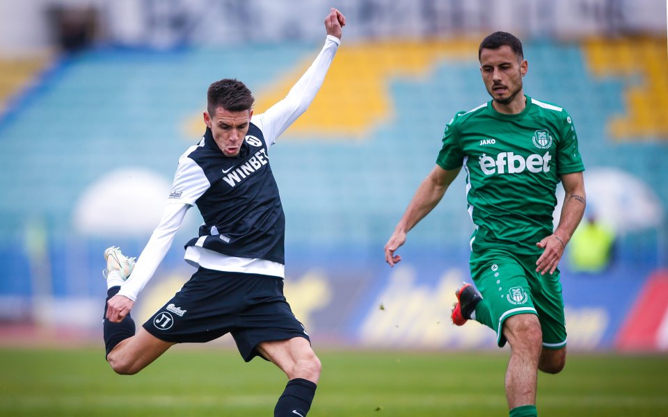Хебър и Локомотив Пловдив играят при резултат 1:1 в мач от