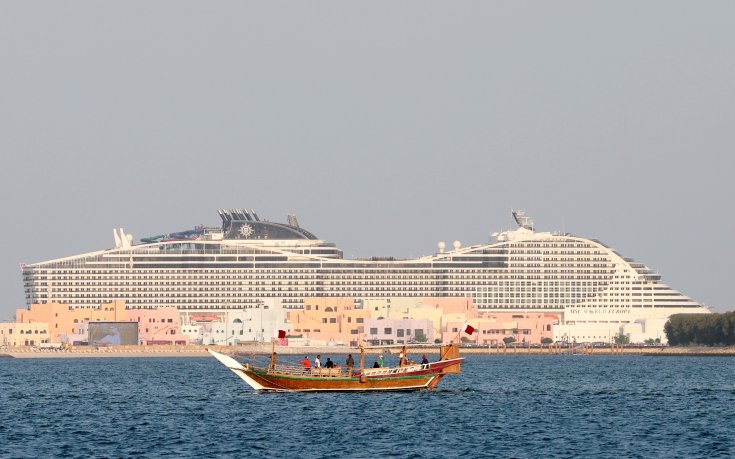 Собственици на круизни кораби за звездите на Англия са разследвани за 