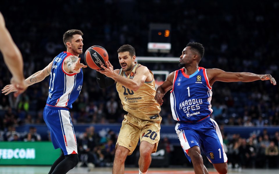Шампионът в Евролигата по баскетбол за мъже Анадолу Ефес нанесе