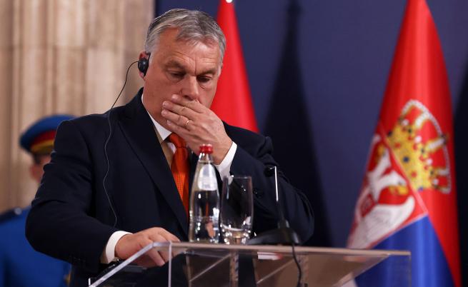 Сагата със скандалния шал на Виктор Орбан продължава