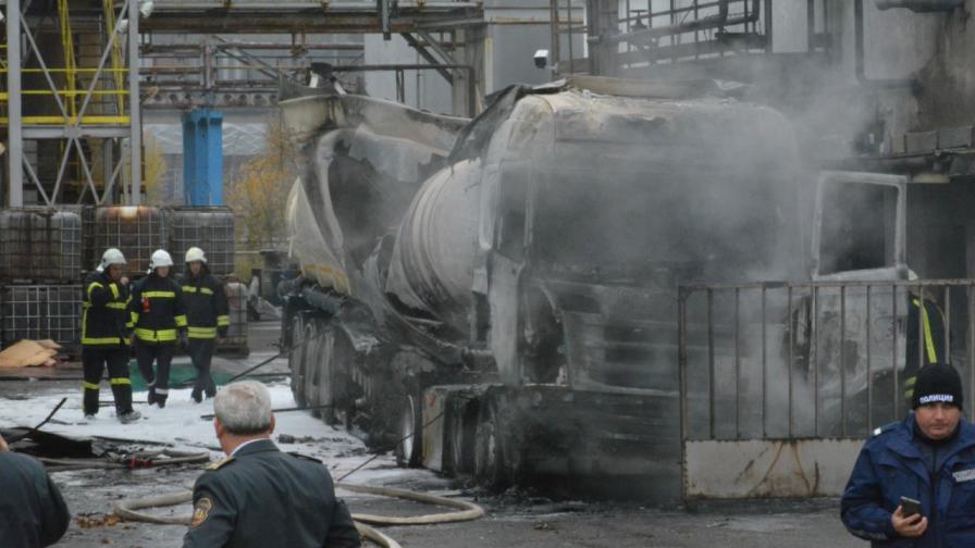 Камион-цистерна се взриви в Русе, има загинал